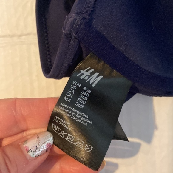 H&M Scalloped navy Bikini Top - Picture 4 of 4